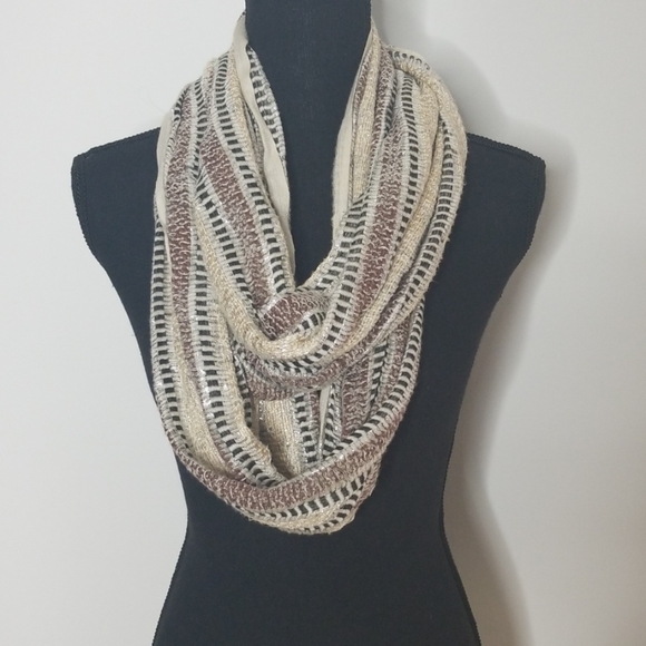 Wrap around scarf - Picture 2 of 5